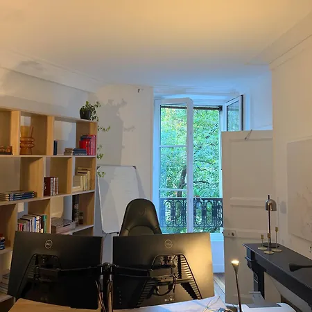Le Marais, But Quiet *